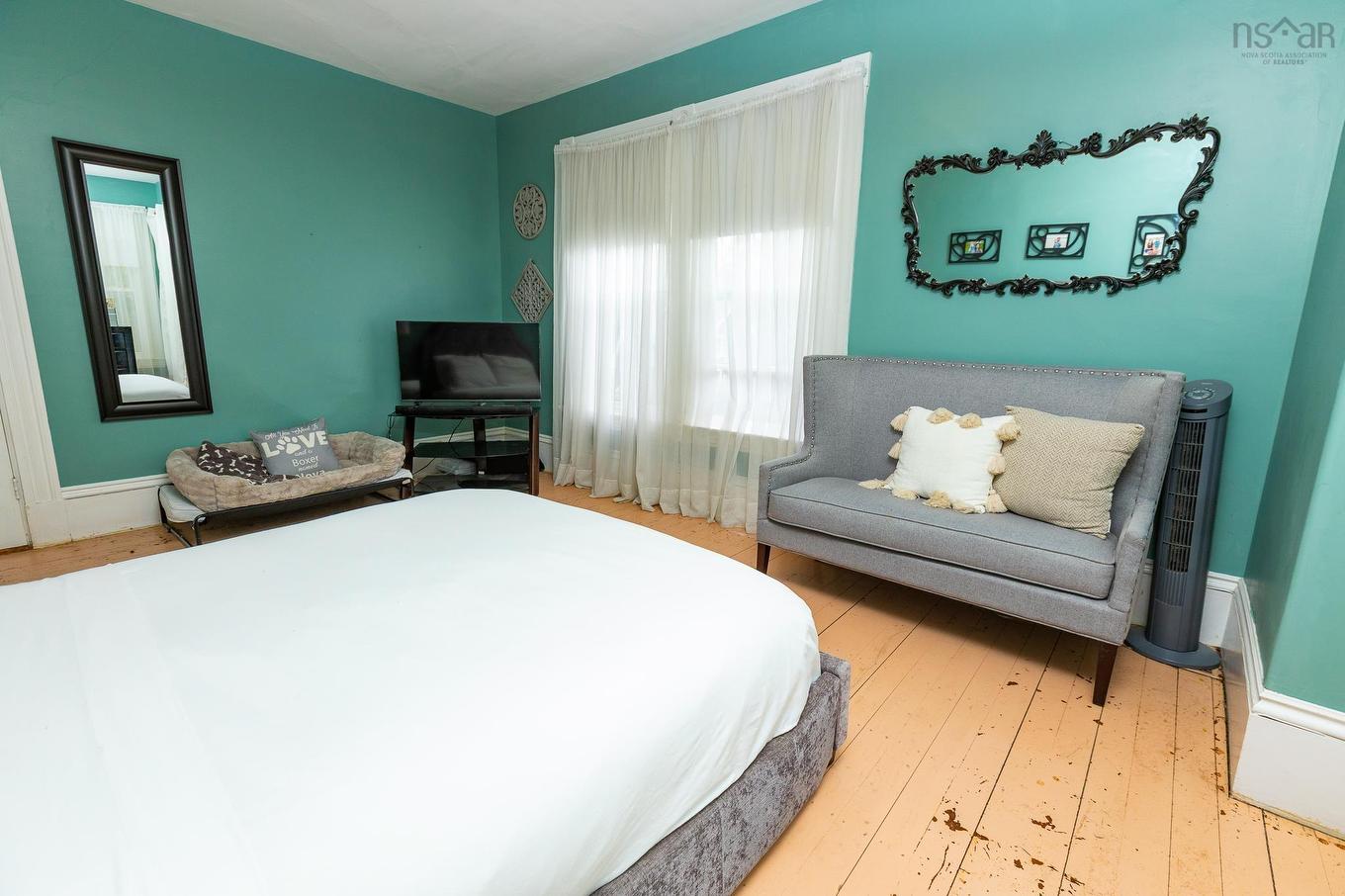 44 John Street, Shelburne, NS - Indoor Photo Showing Bedroom