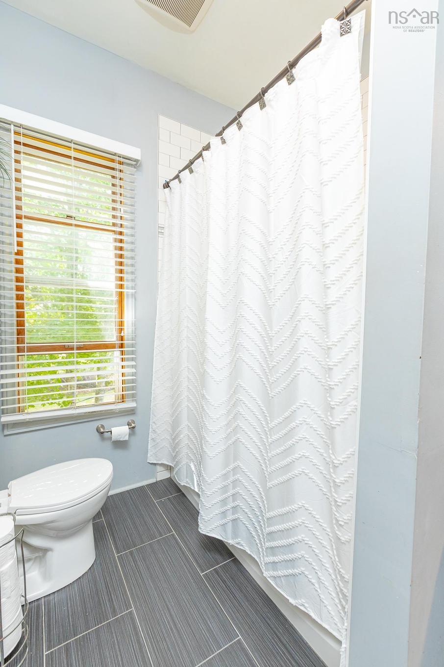 44 John Street, Shelburne, NS - Indoor Photo Showing Bathroom