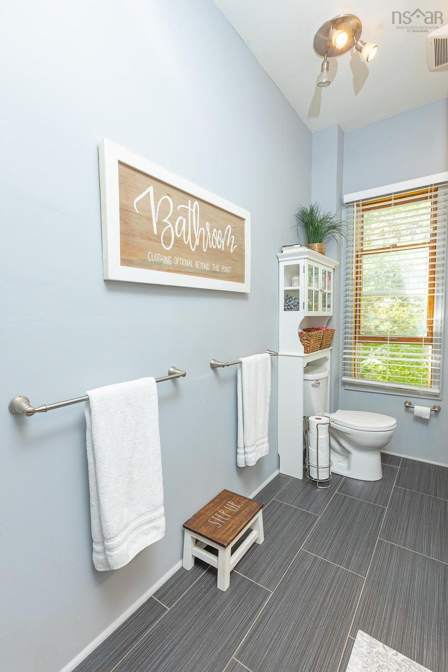 44 John Street, Shelburne, NS - Indoor Photo Showing Bathroom