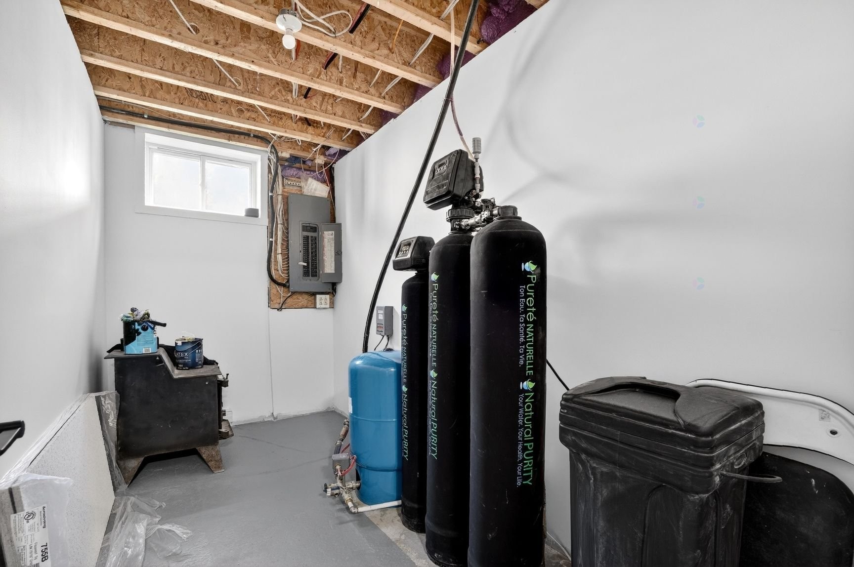 Rangement - 405 Rue De La Montagne, Saint-Calixte, QC - Indoor Photo Showing Basement