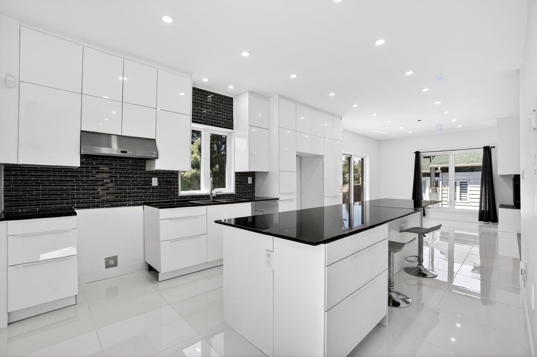 Cuisine - 405 Rue De La Montagne, Saint-Calixte, QC - Indoor Photo Showing Kitchen With Upgraded Kitchen