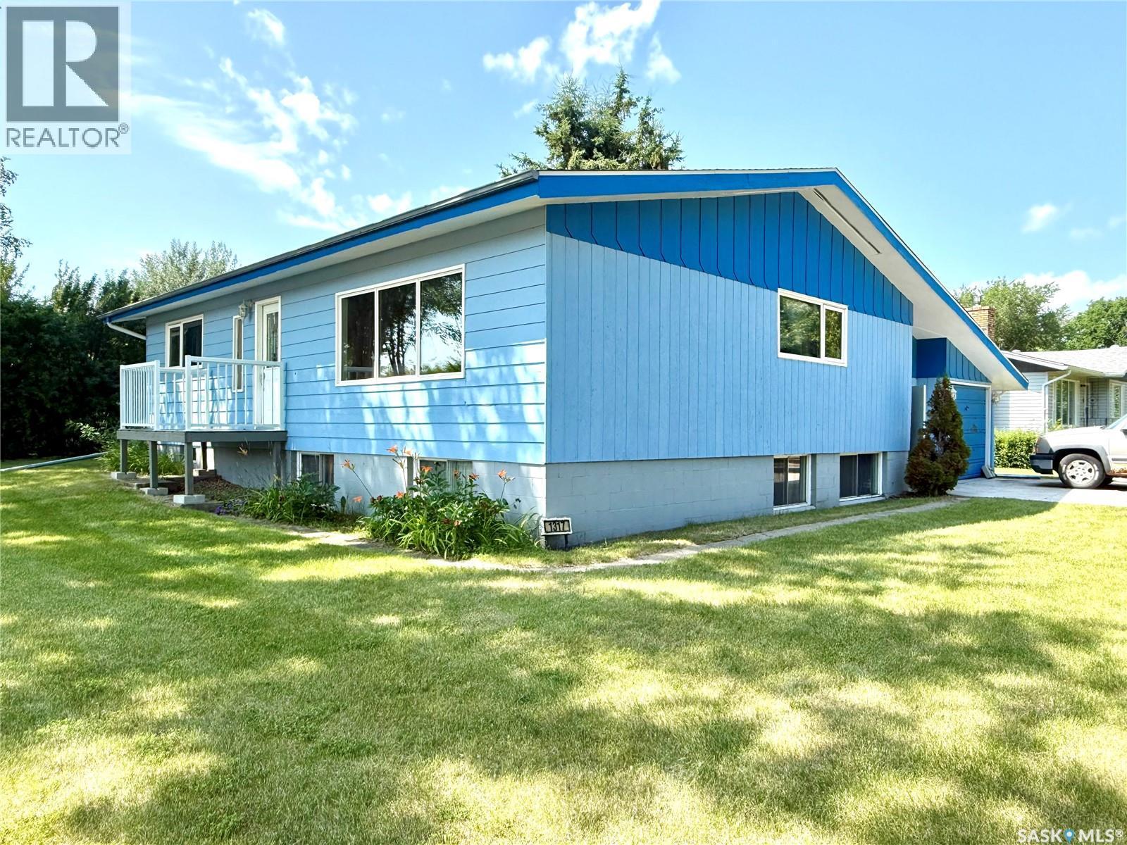 1317 Main Street, Canora, SK - Outdoor