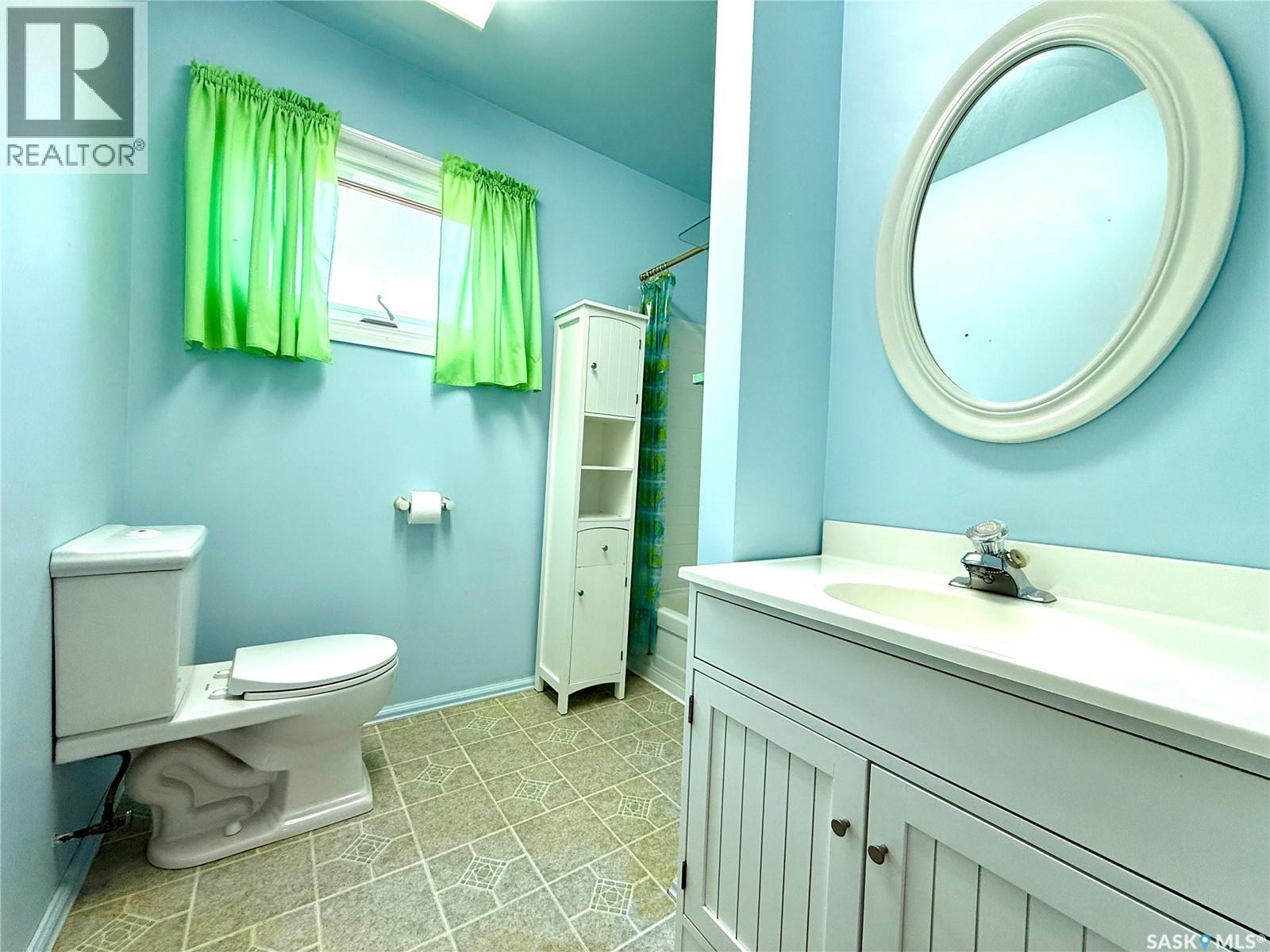 1317 Main Street, Canora, SK - Indoor Photo Showing Bathroom