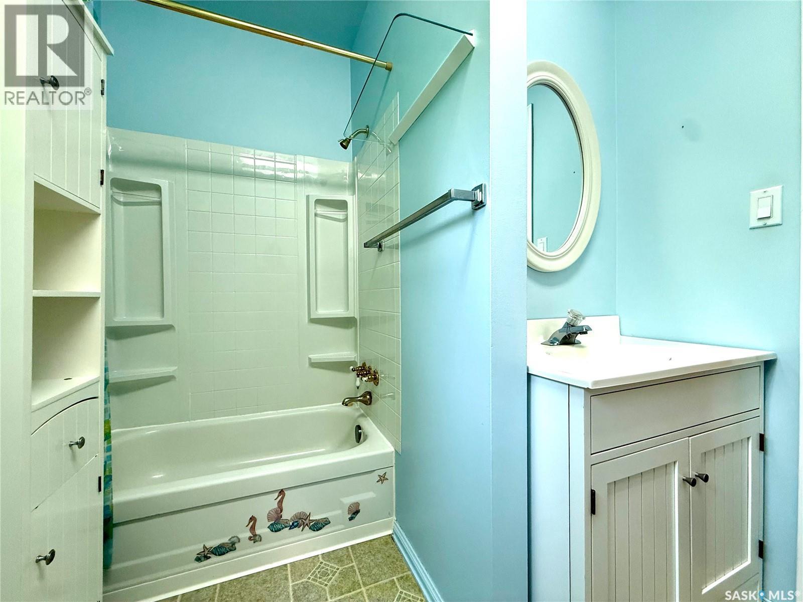 1317 Main Street, Canora, SK - Indoor Photo Showing Bathroom