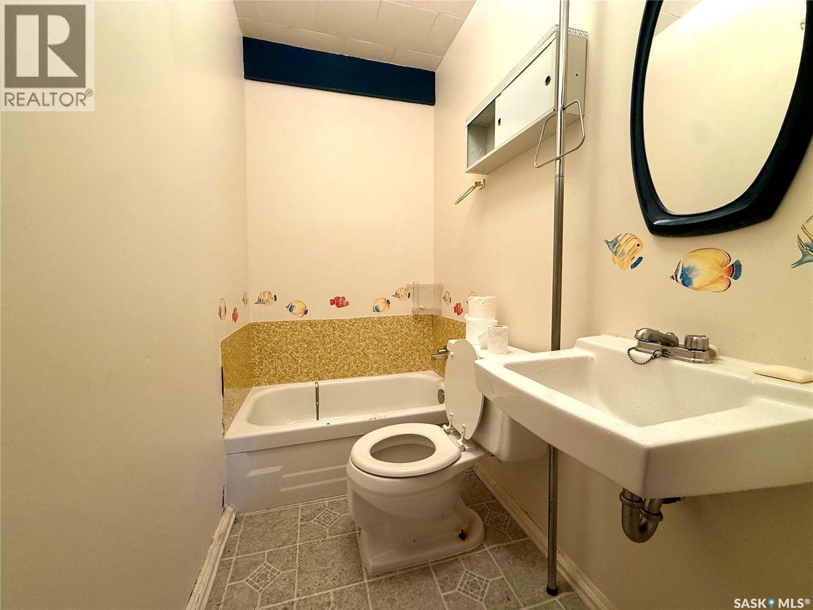 1317 Main Street, Canora, SK - Indoor Photo Showing Bathroom