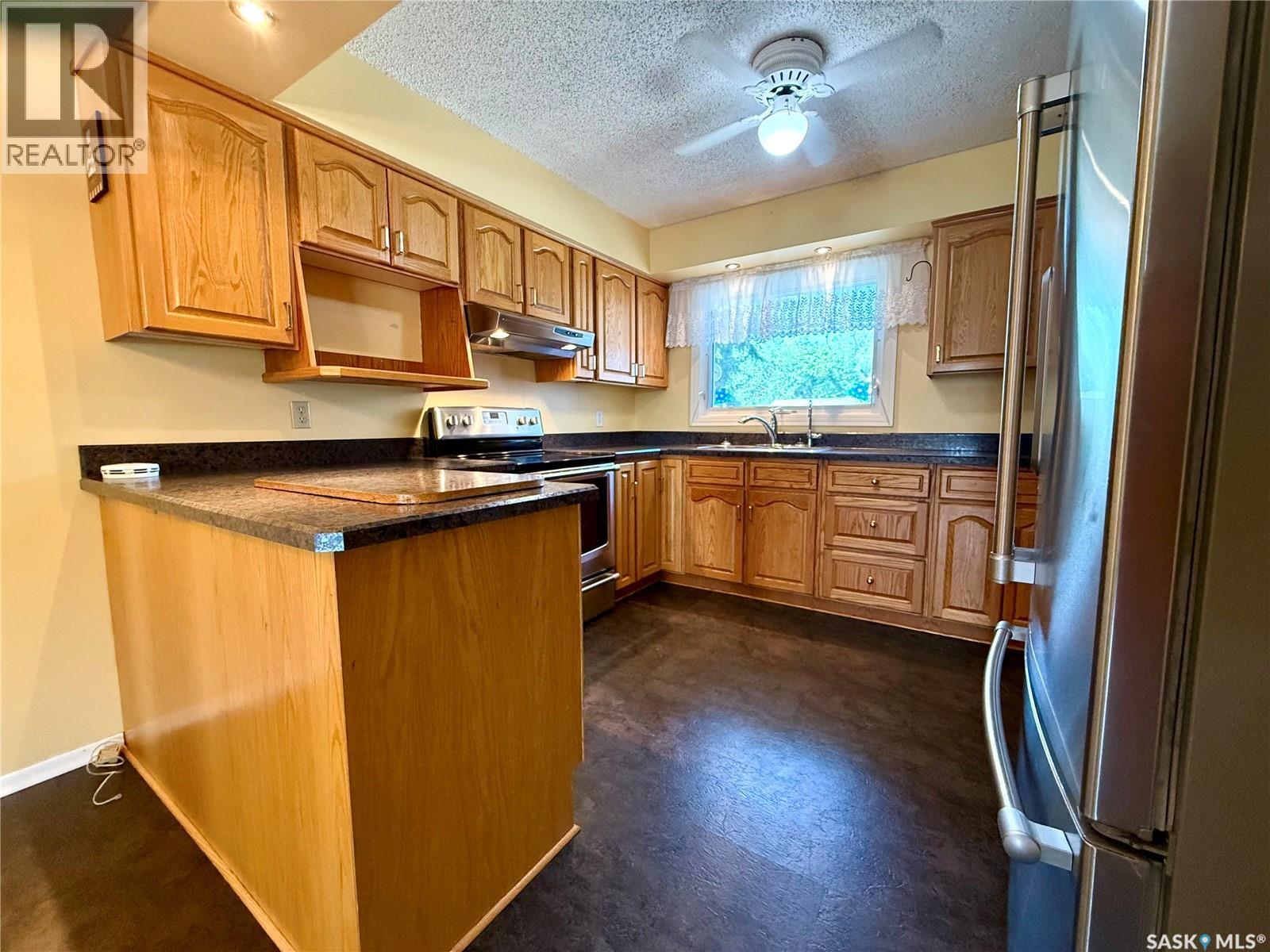 1317 Main Street, Canora, SK - Indoor Photo Showing Kitchen