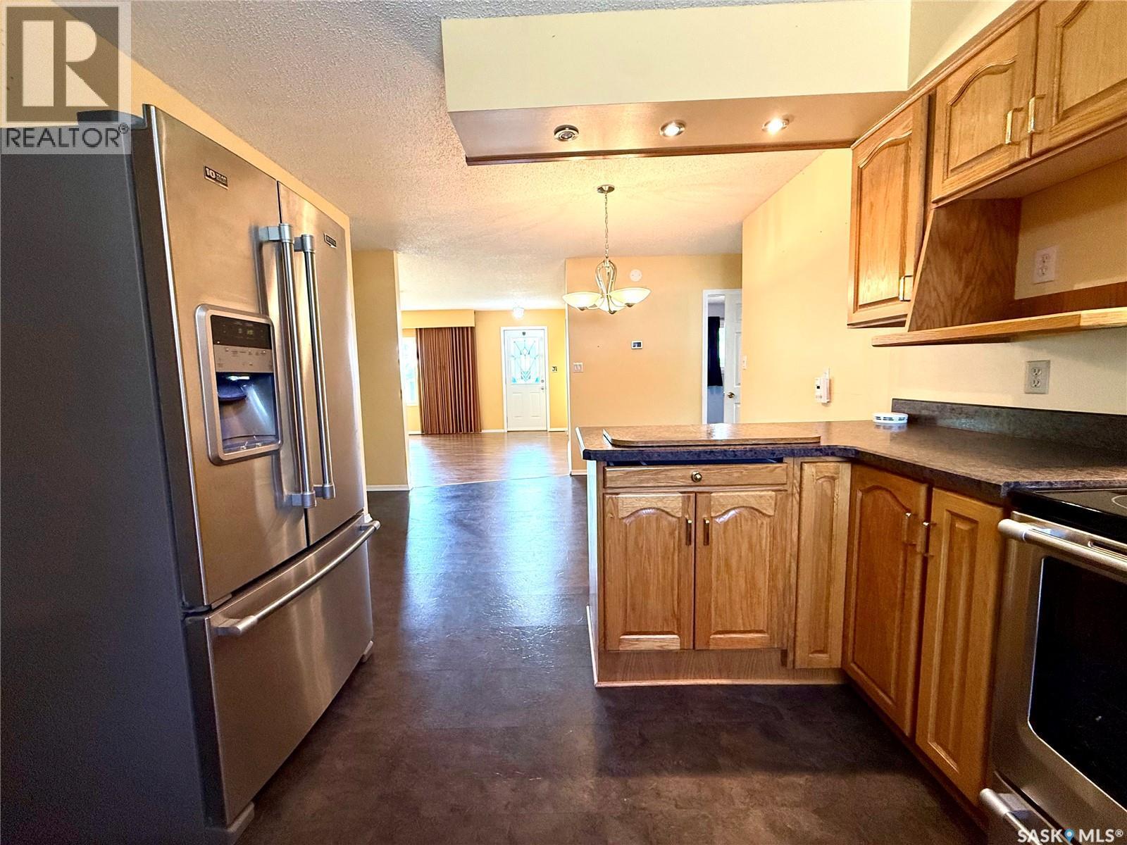 1317 Main Street, Canora, SK - Indoor Photo Showing Kitchen