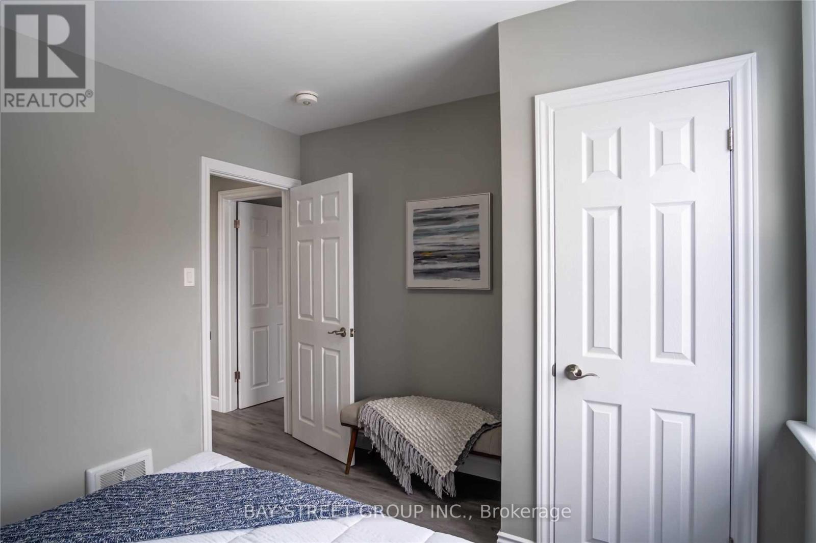 351 East 27Th Street, Hamilton, ON - Indoor Photo Showing Bedroom