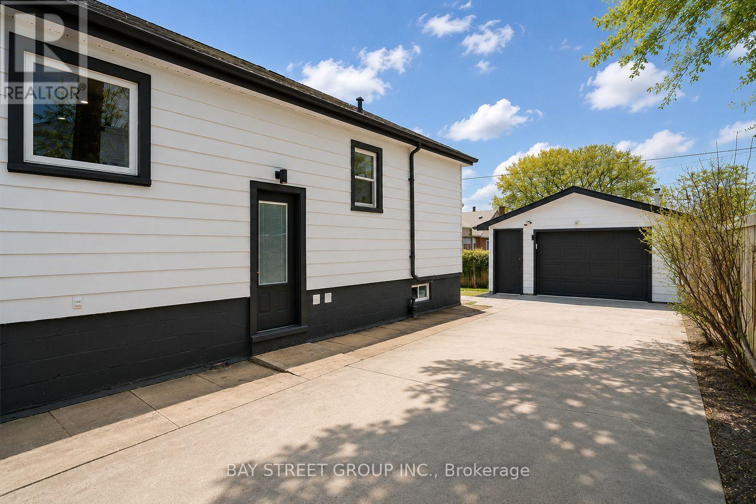 351 East 27Th Street, Hamilton, ON - Outdoor With Exterior