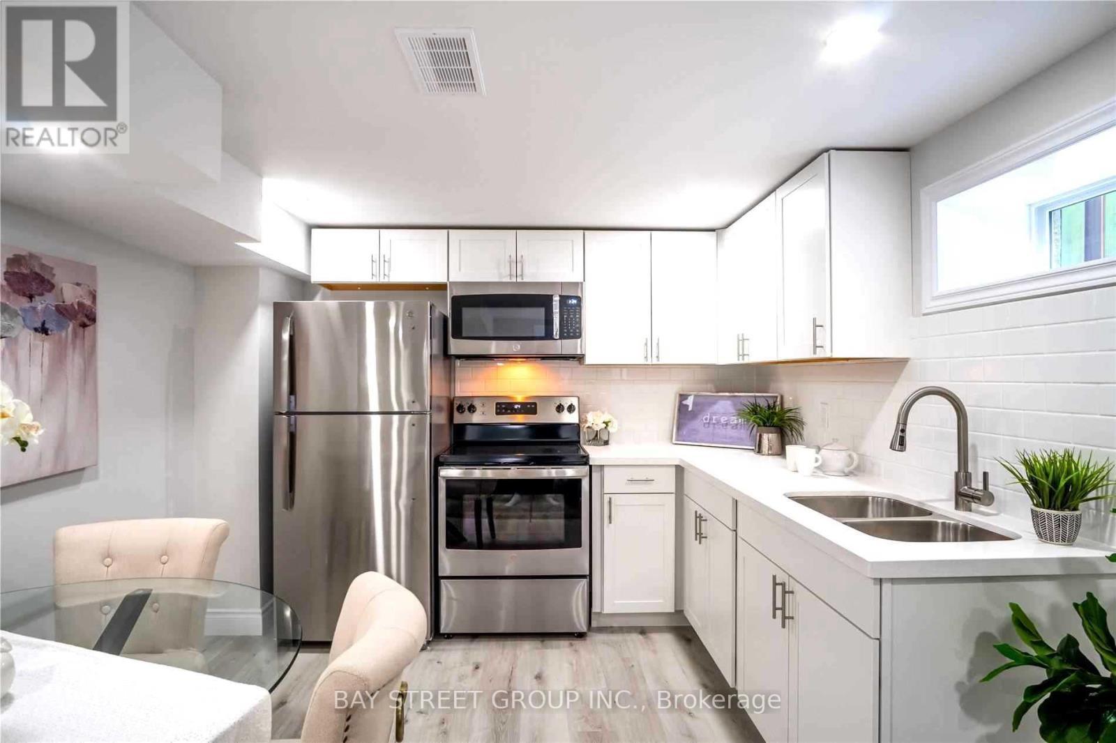 351 East 27Th Street, Hamilton, ON - Indoor Photo Showing Kitchen With Stainless Steel Kitchen With Double Sink