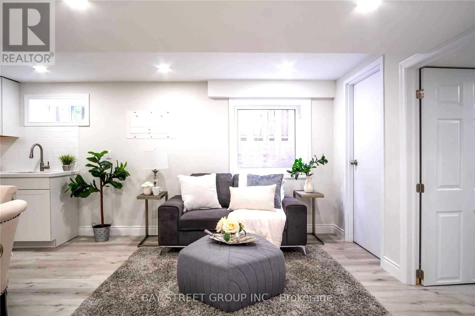 351 East 27Th Street, Hamilton, ON - Indoor
