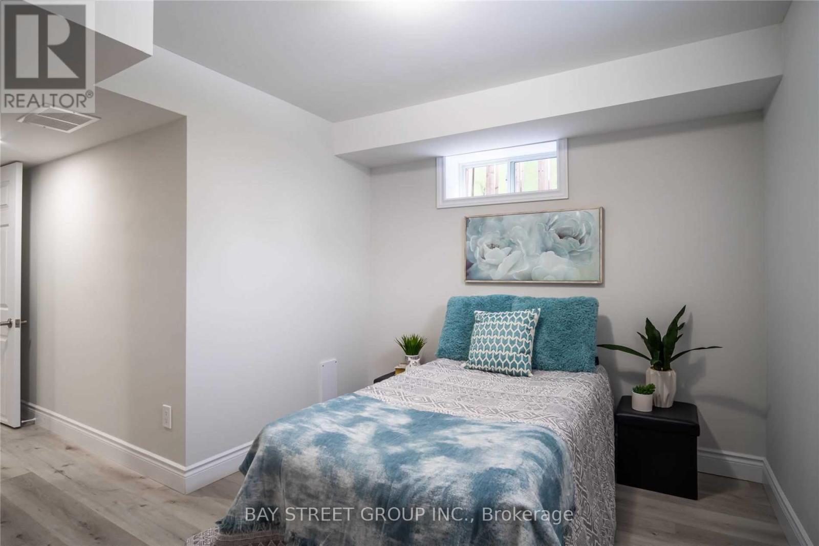 351 East 27Th Street, Hamilton, ON - Indoor Photo Showing Bedroom