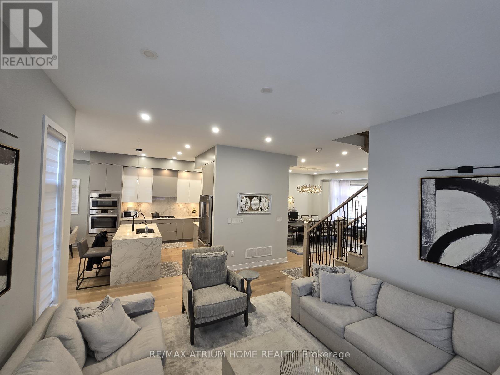 5 Norbury Crescent, Toronto, ON - Indoor Photo Showing Living Room