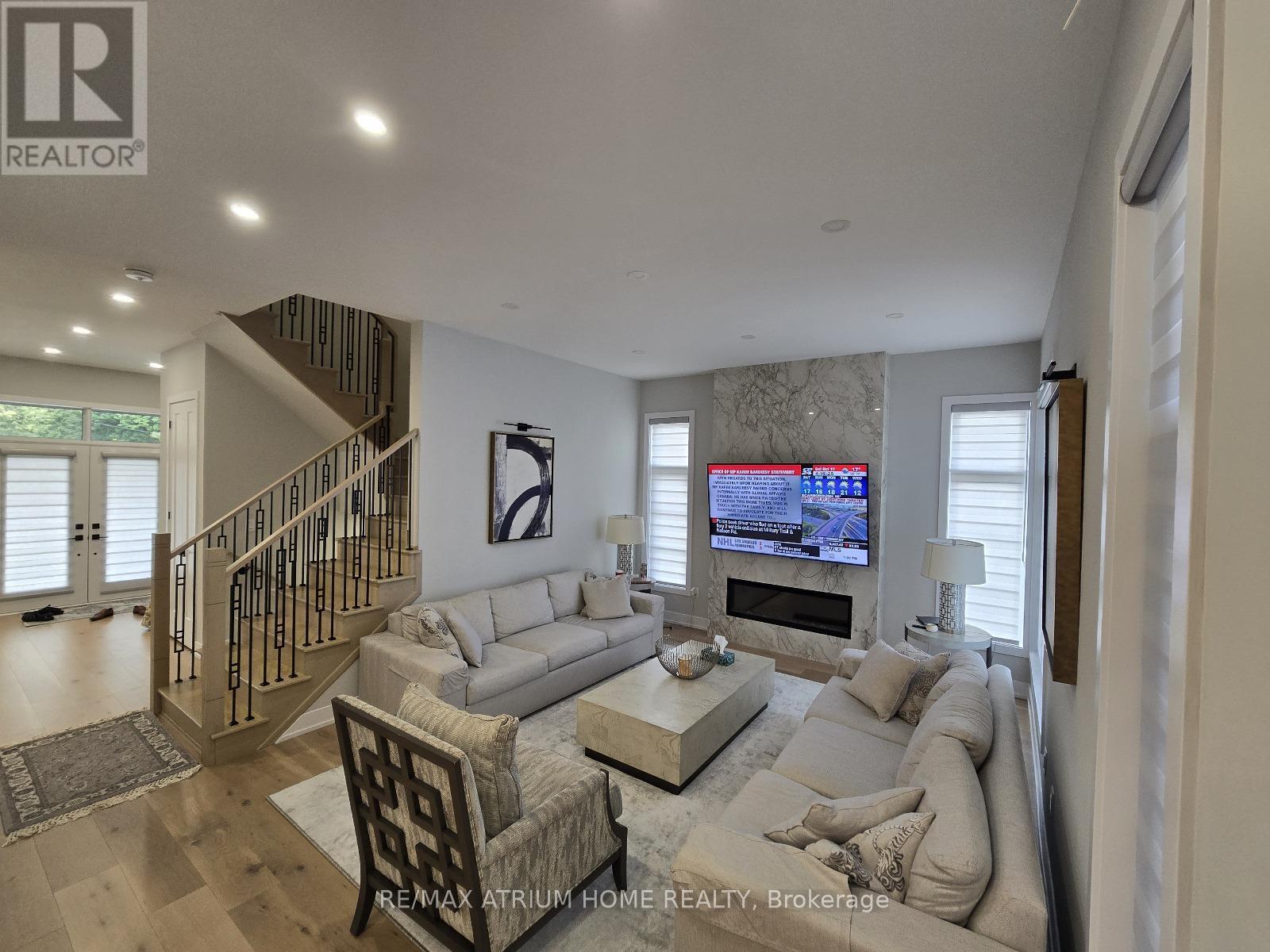 5 Norbury Crescent, Toronto, ON - Indoor Photo Showing Living Room