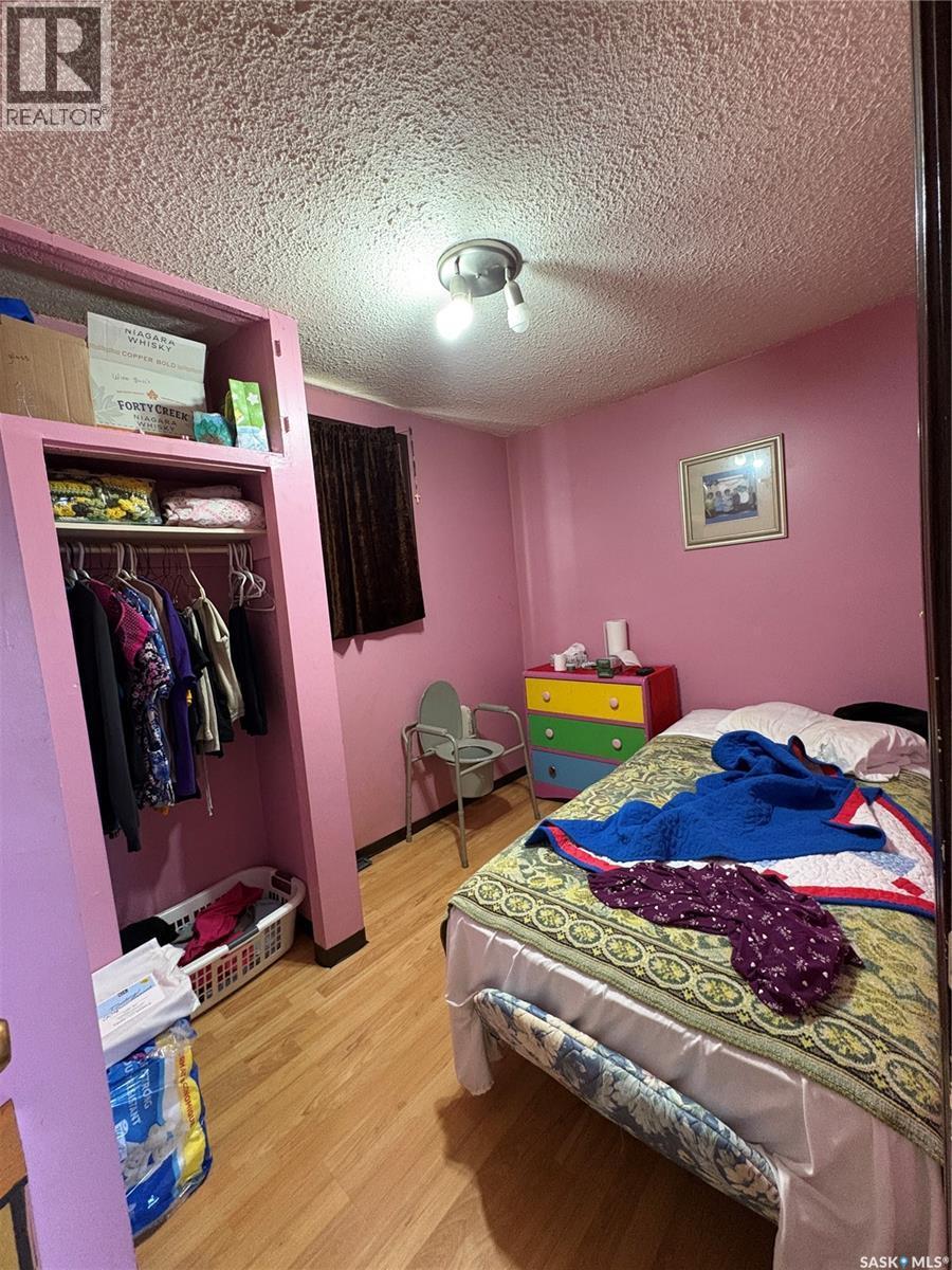 561 18Th Street E, Prince Albert, SK - Indoor Photo Showing Bedroom