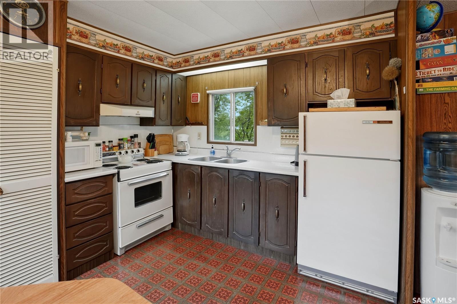 771 Joseph Crescent, Cochin, SK - Indoor Photo Showing Kitchen With Double Sink