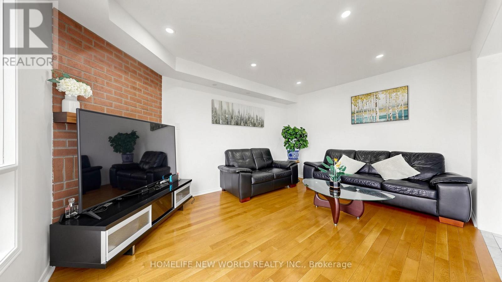 73 Doubtfire Crescent, Markham, ON - Indoor Photo Showing Living Room