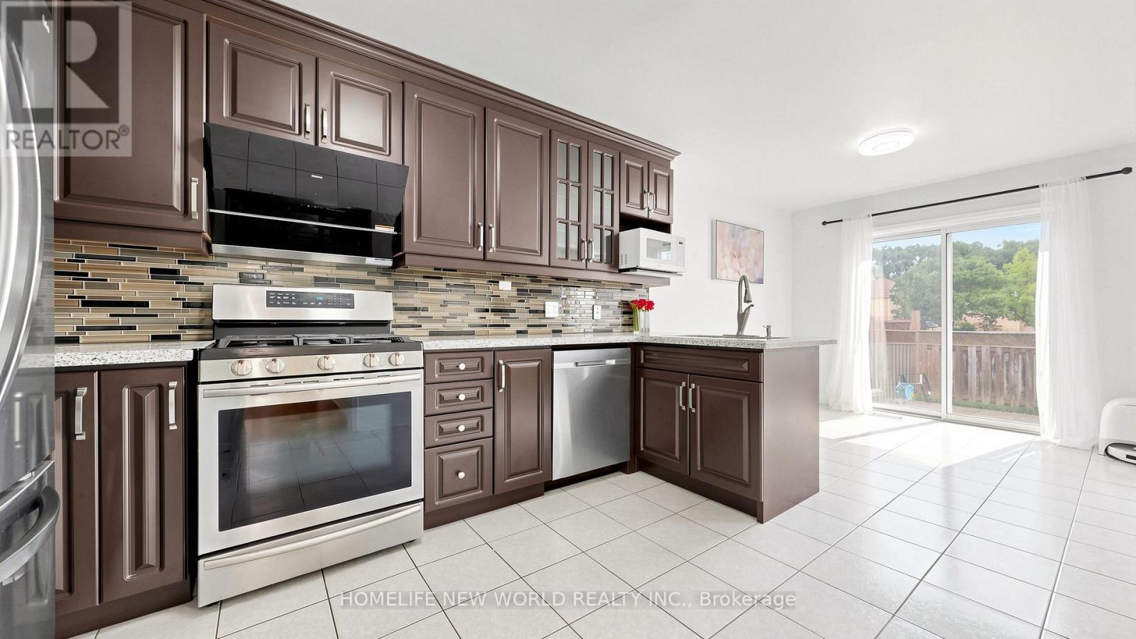 73 Doubtfire Crescent, Markham, ON - Indoor Photo Showing Kitchen