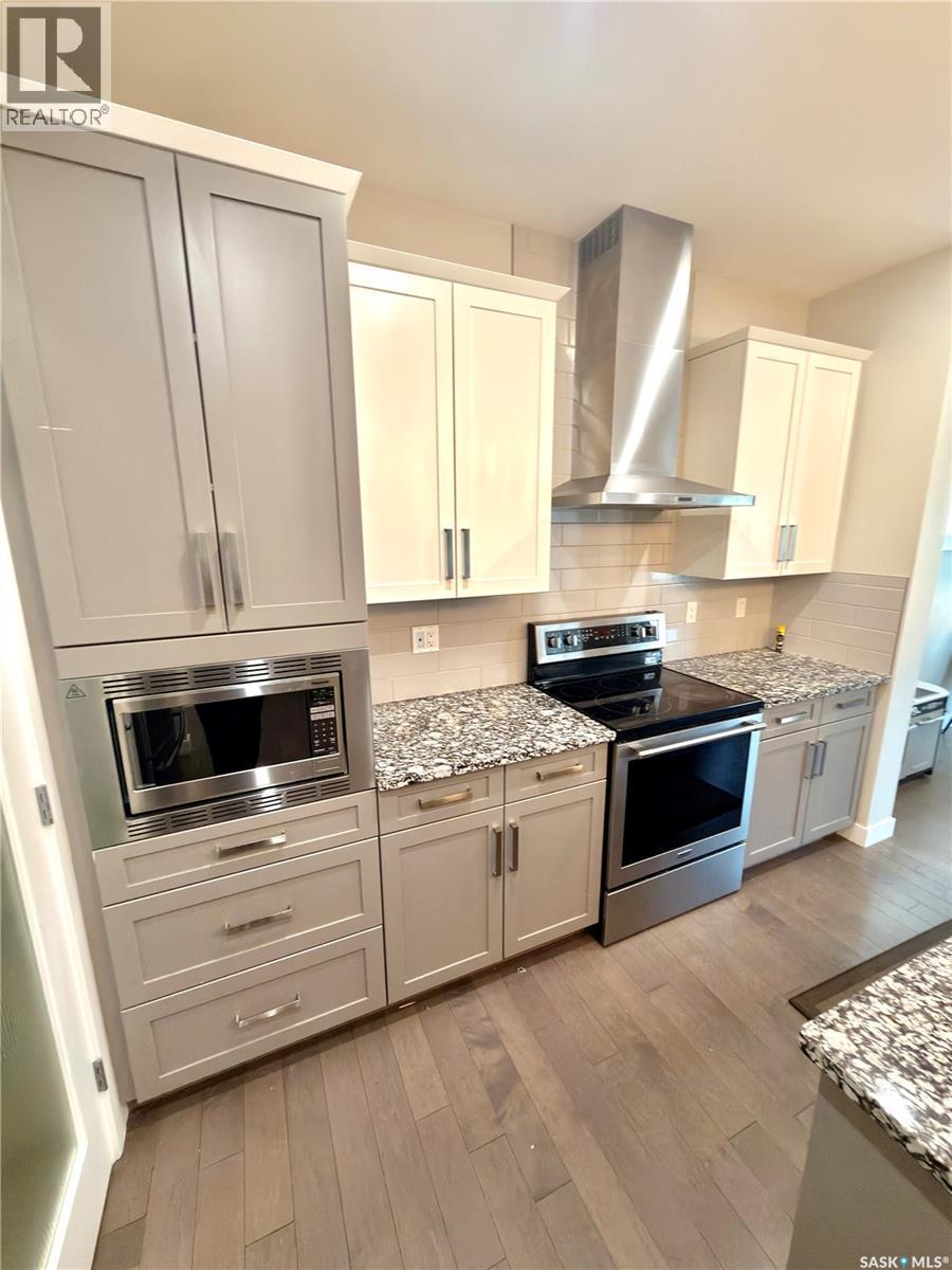 539 Secord Manor, Saskatoon, SK - Indoor Photo Showing Kitchen With Stainless Steel Kitchen