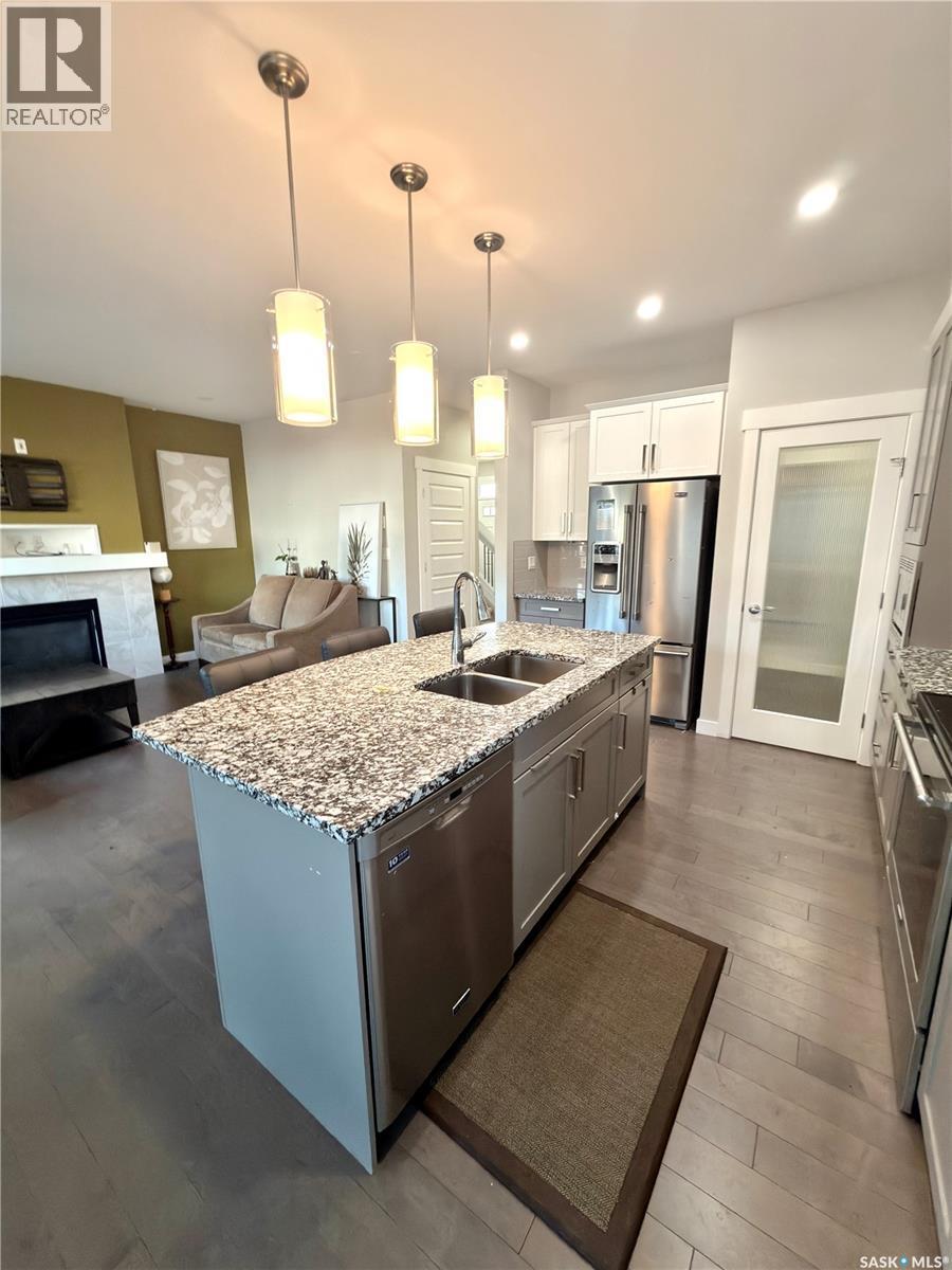 539 Secord Manor, Saskatoon, SK - Indoor Photo Showing Kitchen With Stainless Steel Kitchen With Double Sink With Upgraded Kitchen