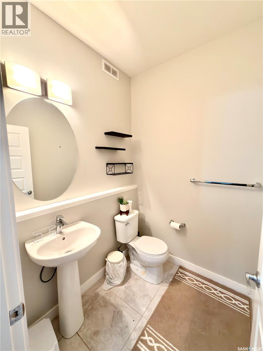 539 Secord Manor, Saskatoon, SK - Indoor Photo Showing Bathroom