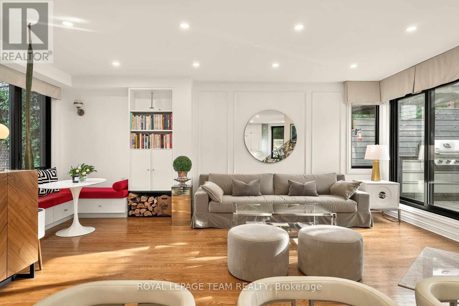 120 Riverdale Avenue, Ottawa, ON - Indoor Photo Showing Living Room