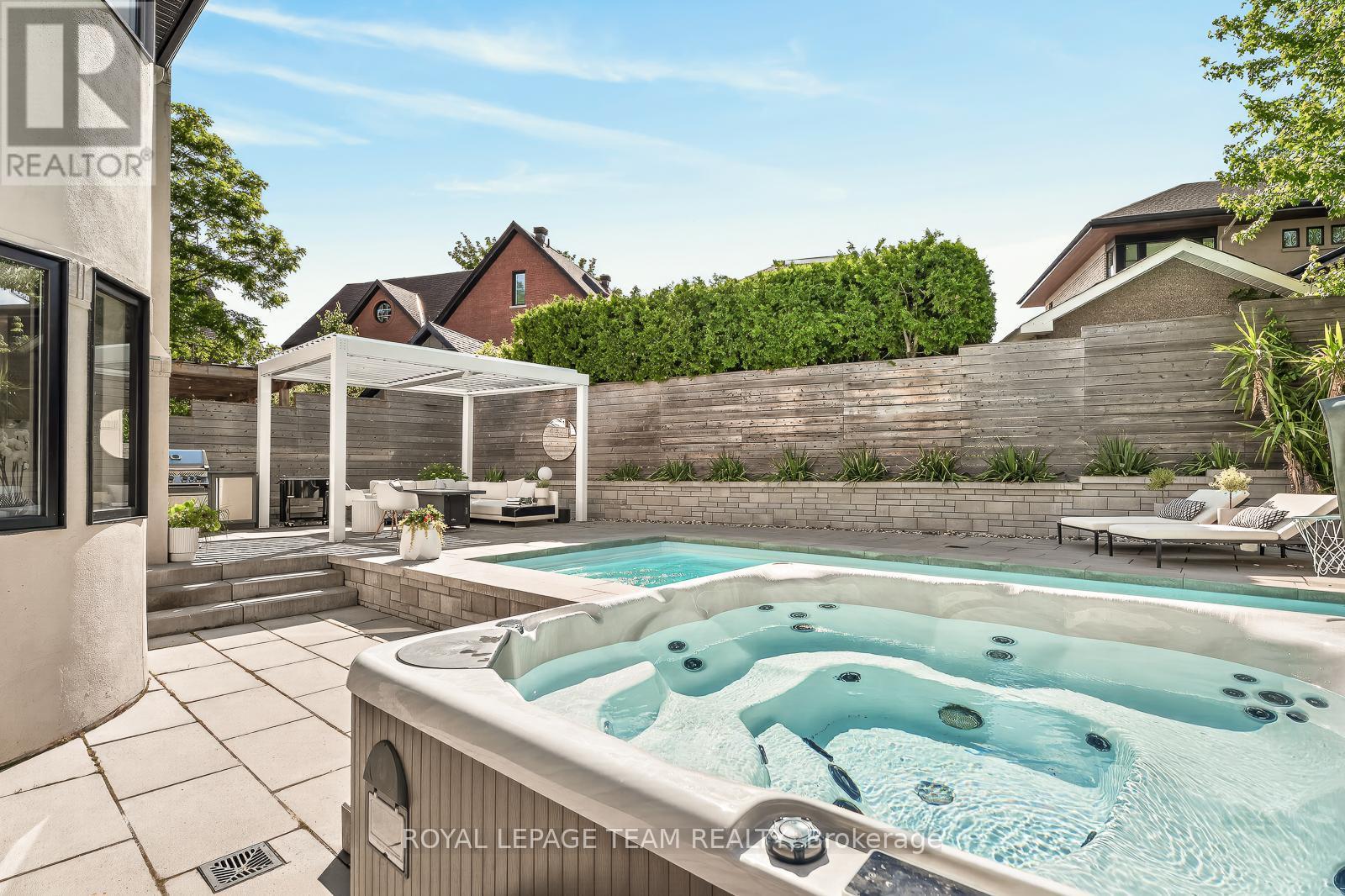 120 Riverdale Avenue, Ottawa, ON - Outdoor With In Ground Pool