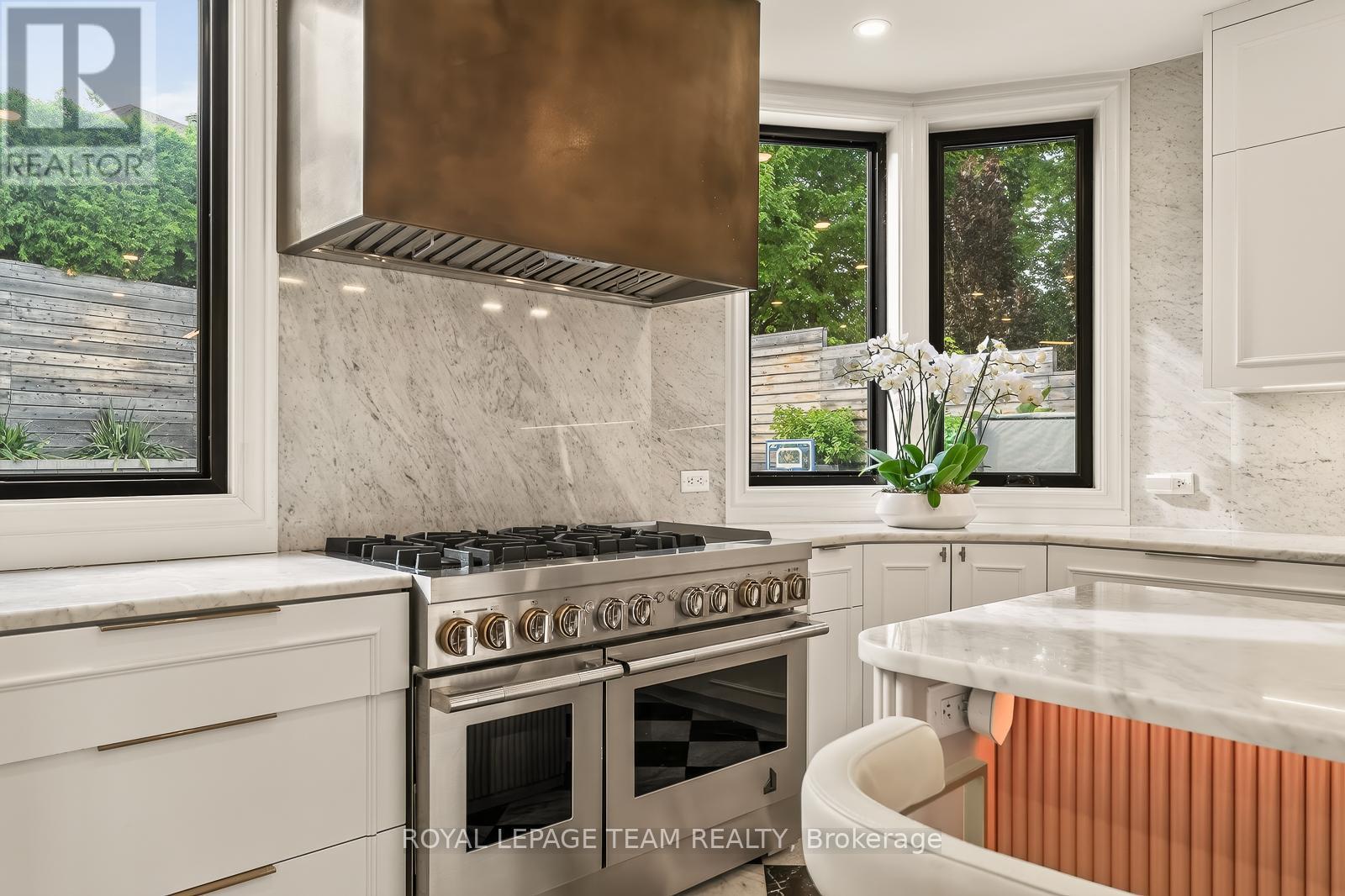 120 Riverdale Avenue, Ottawa, ON - Indoor Photo Showing Kitchen