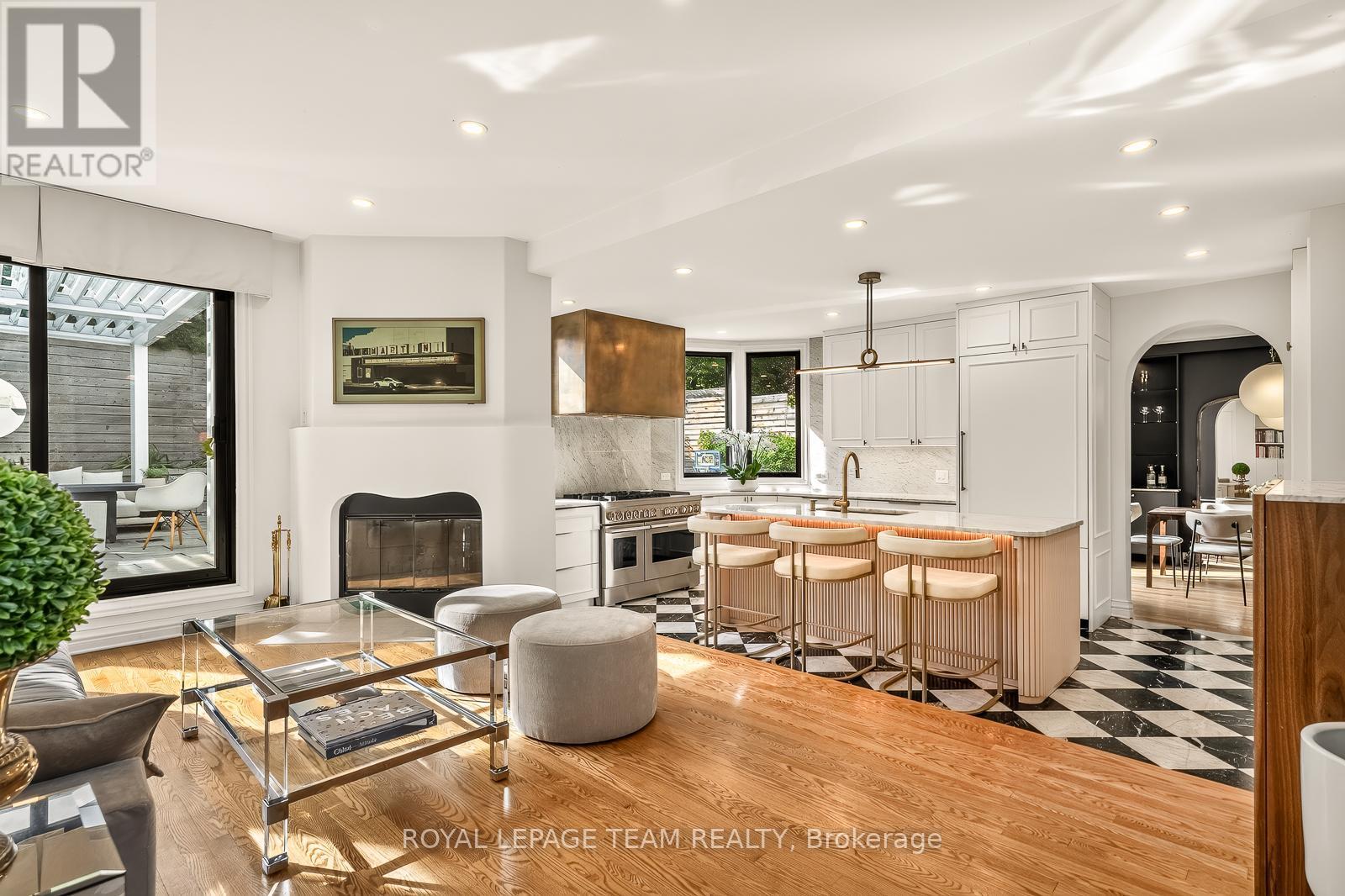 120 Riverdale Avenue, Ottawa, ON - Indoor With Fireplace