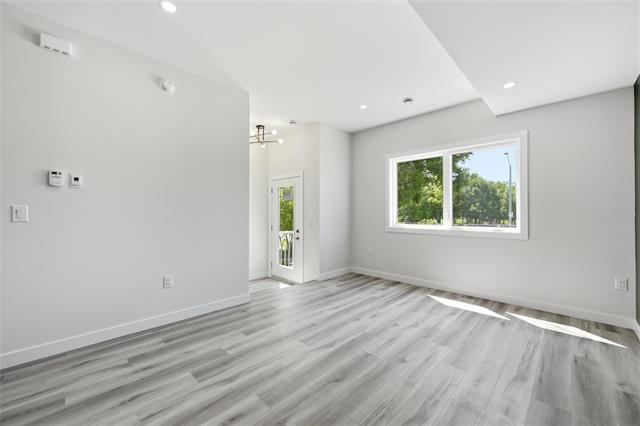 369 Berry St, Winnipeg, MB - Indoor Photo Showing Other Room