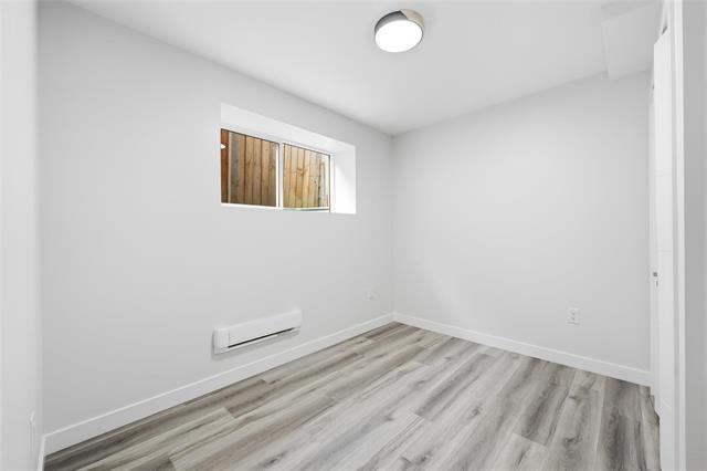 369 Berry St, Winnipeg, MB - Indoor Photo Showing Other Room
