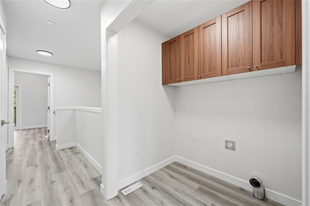 369 Berry St, Winnipeg, MB - Indoor Photo Showing Other Room