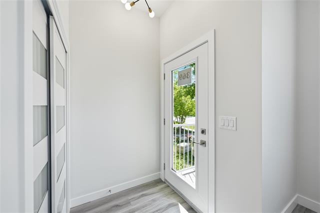 369 Berry St, Winnipeg, MB - Indoor Photo Showing Other Room