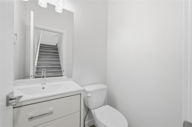 369 Berry St, Winnipeg, MB - Indoor Photo Showing Bathroom