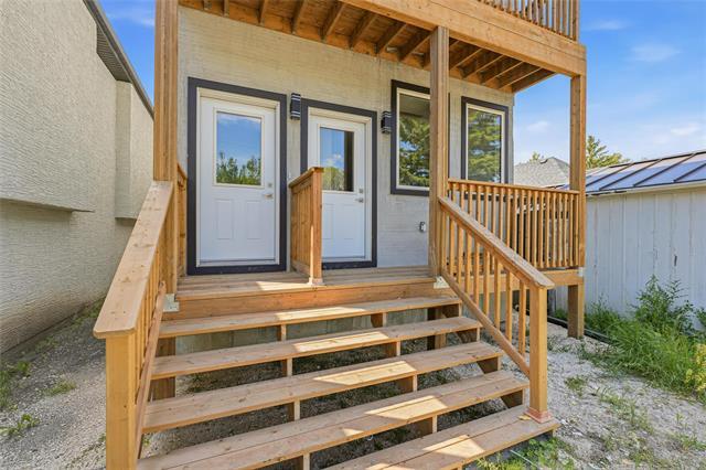 369 Berry St, Winnipeg, MB - Outdoor With Deck Patio Veranda With Exterior