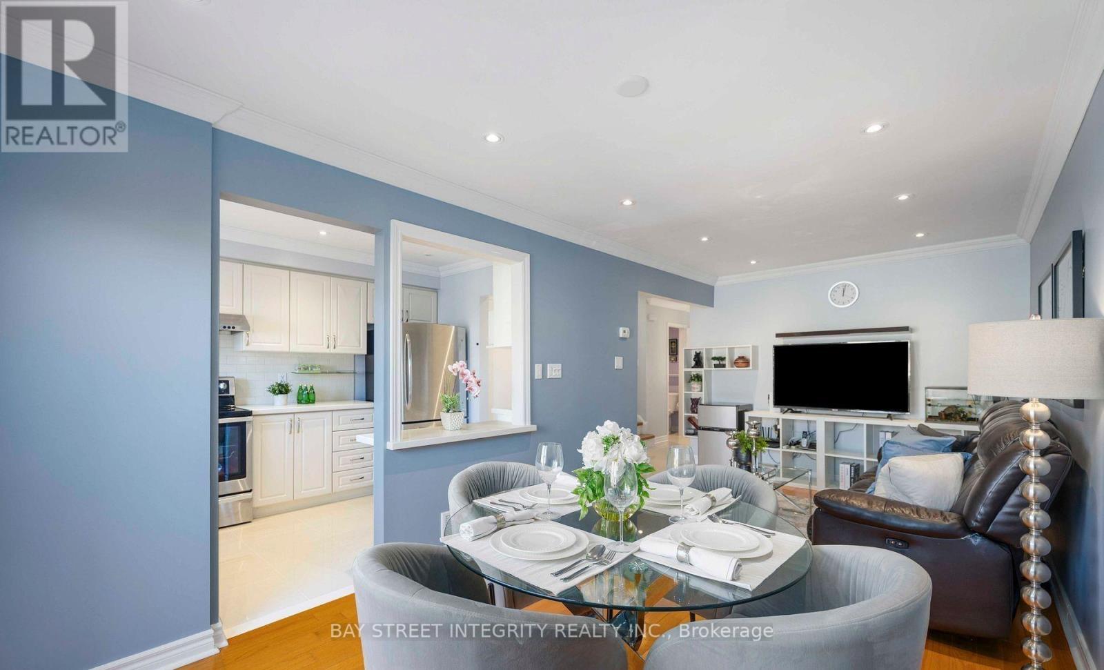 22 Dunbar Crescent, Markham, ON - Indoor Photo Showing Dining Room