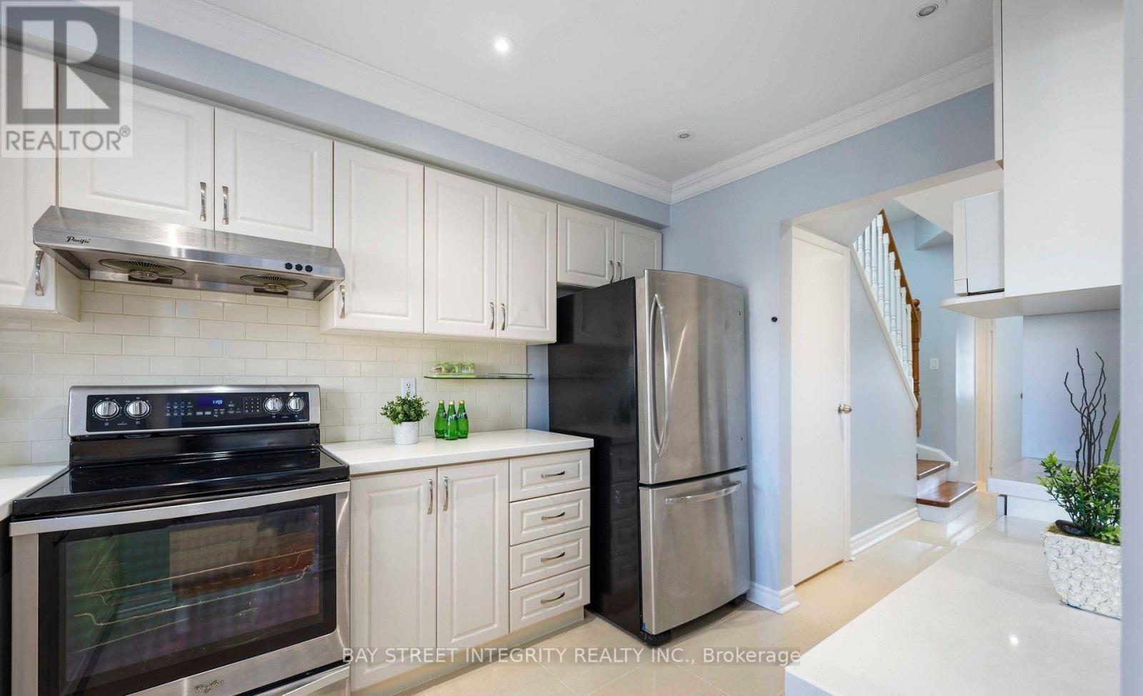 22 Dunbar Crescent, Markham, ON - Indoor Photo Showing Kitchen