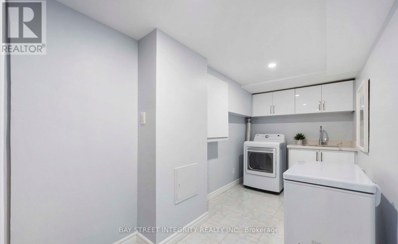 22 Dunbar Crescent, Markham, ON - Indoor Photo Showing Laundry Room