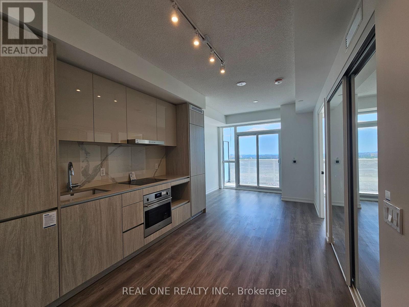 3611 - 28 Interchange Way, Vaughan, ON - Indoor Photo Showing Kitchen