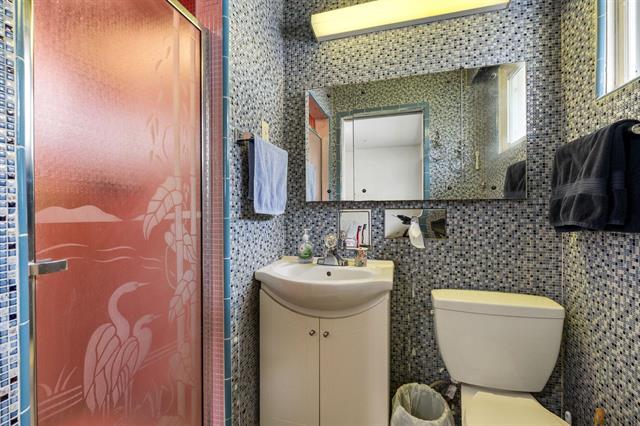 61 Verbena St, Winnipeg, MB - Indoor Photo Showing Bathroom