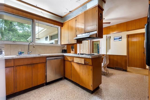 61 Verbena St, Winnipeg, MB - Indoor Photo Showing Kitchen