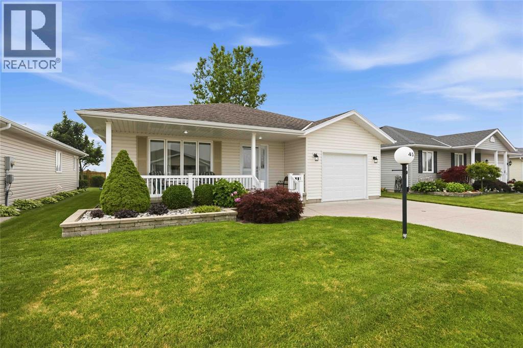 5600 Blackwell Sideroad Unit# 453, Sarnia, ON - Outdoor With Deck Patio Veranda With Facade