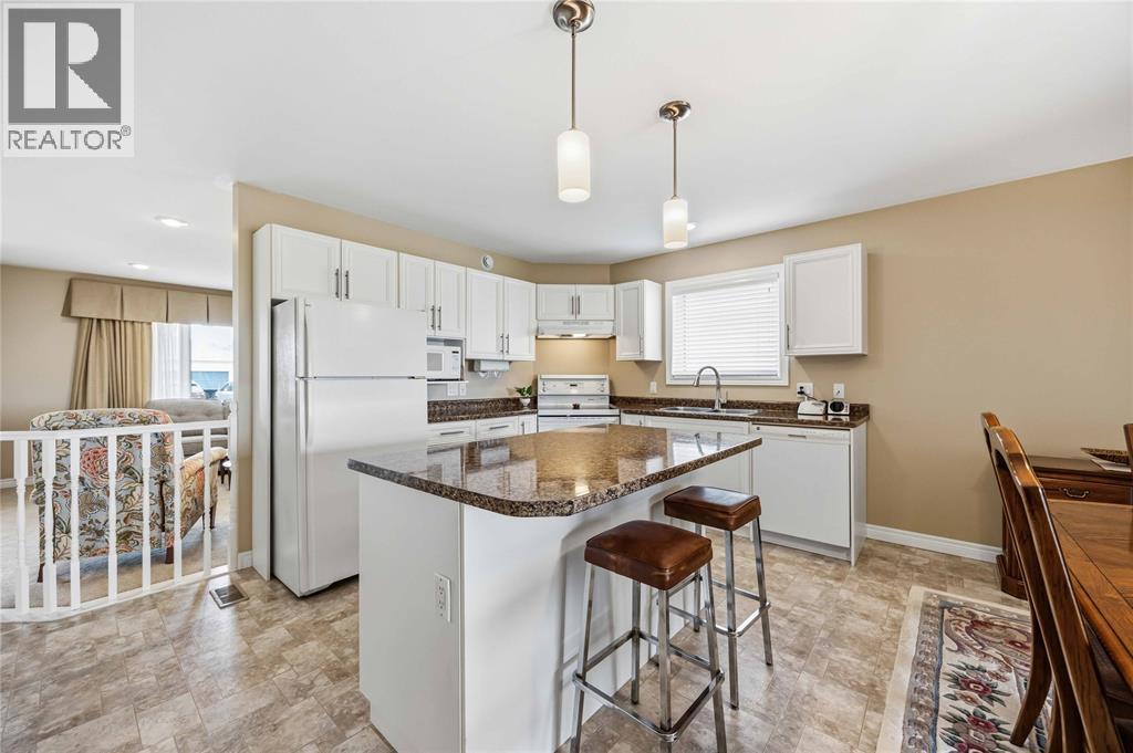5600 Blackwell Sideroad Unit# 453, Sarnia, ON - Indoor Photo Showing Kitchen