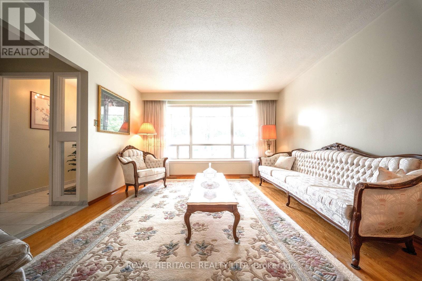 79 Fulbert Crescent, Toronto, ON - Indoor Photo Showing Living Room