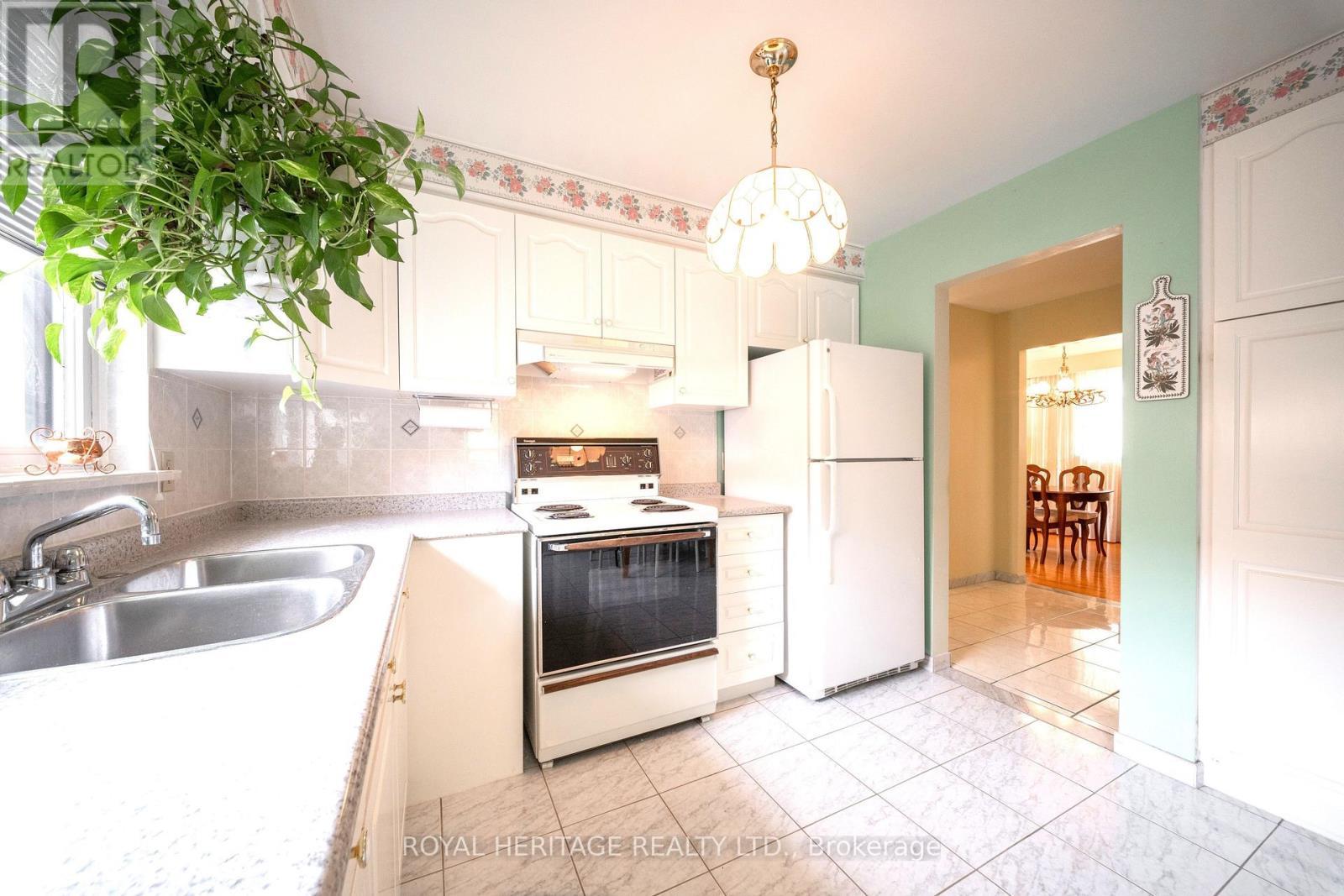 79 Fulbert Crescent, Toronto, ON - Indoor Photo Showing Kitchen With Double Sink