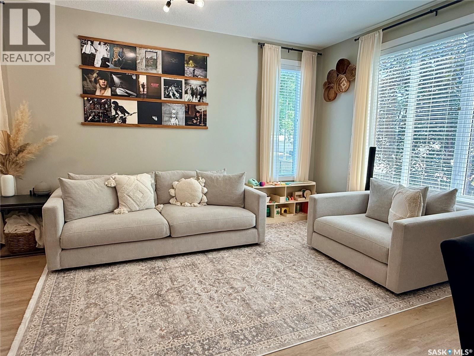 34 701 Mcintosh Street E, Swift Current, SK - Indoor Photo Showing Living Room