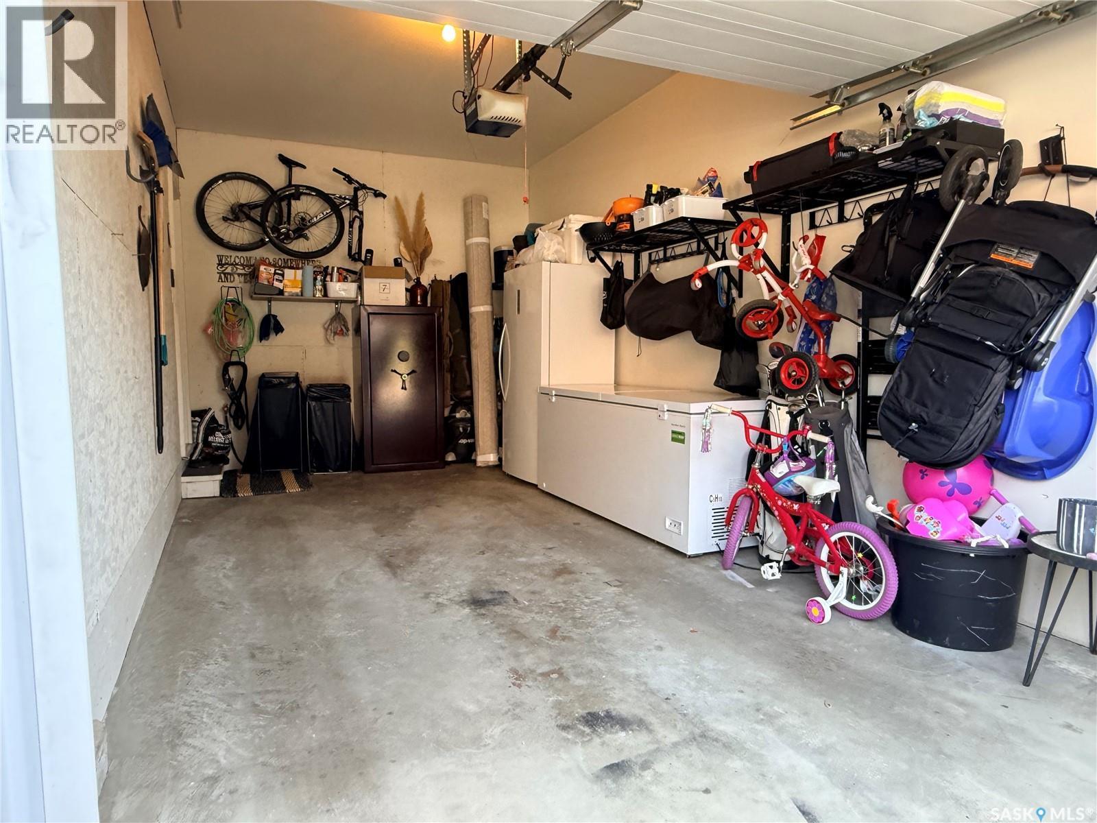 34 701 Mcintosh Street E, Swift Current, SK - Indoor Photo Showing Garage