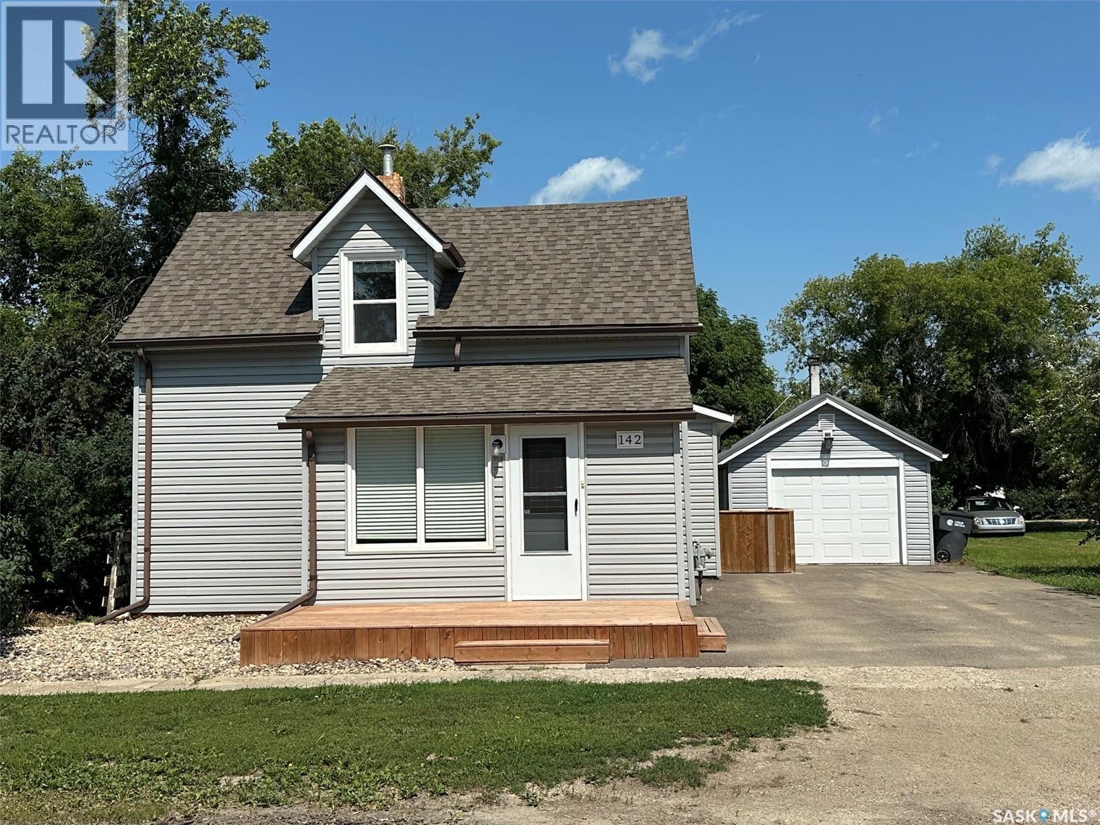 142 2Nd Avenue W, Central Butte, SK - Outdoor