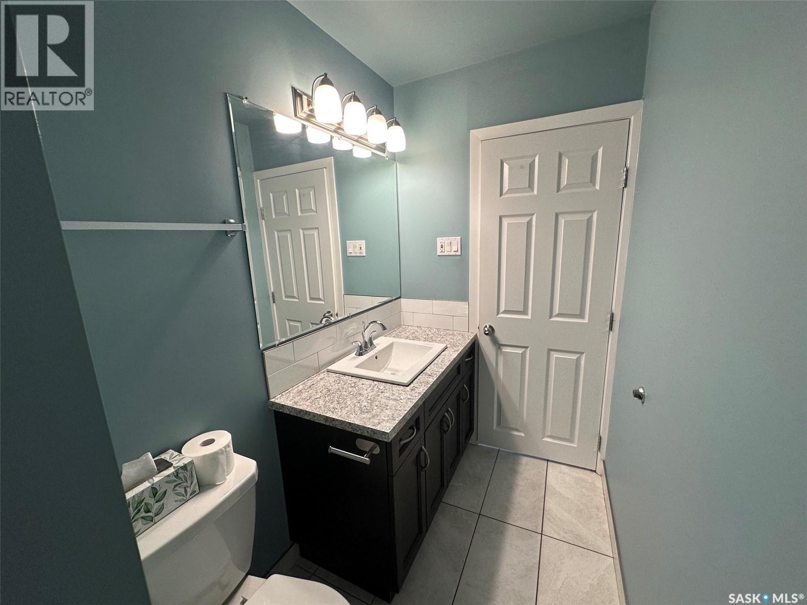 142 2Nd Avenue W, Central Butte, SK - Indoor Photo Showing Bathroom