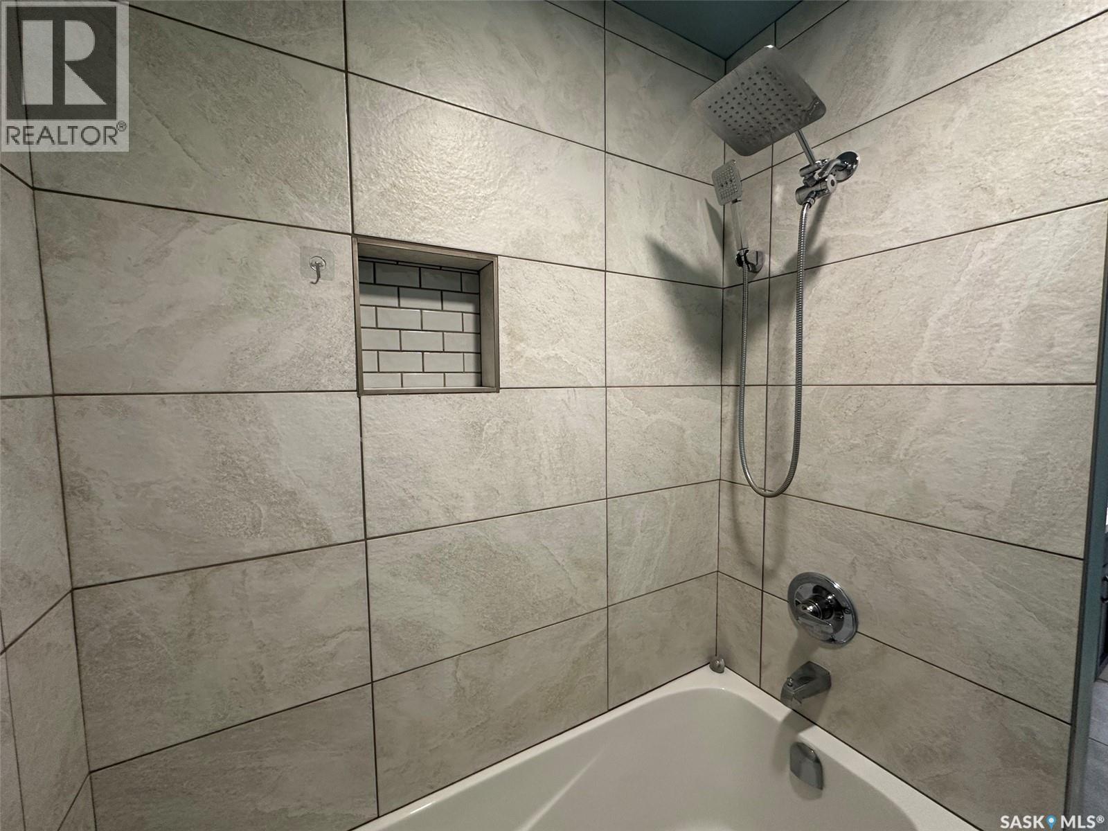 142 2Nd Avenue W, Central Butte, SK - Indoor Photo Showing Bathroom